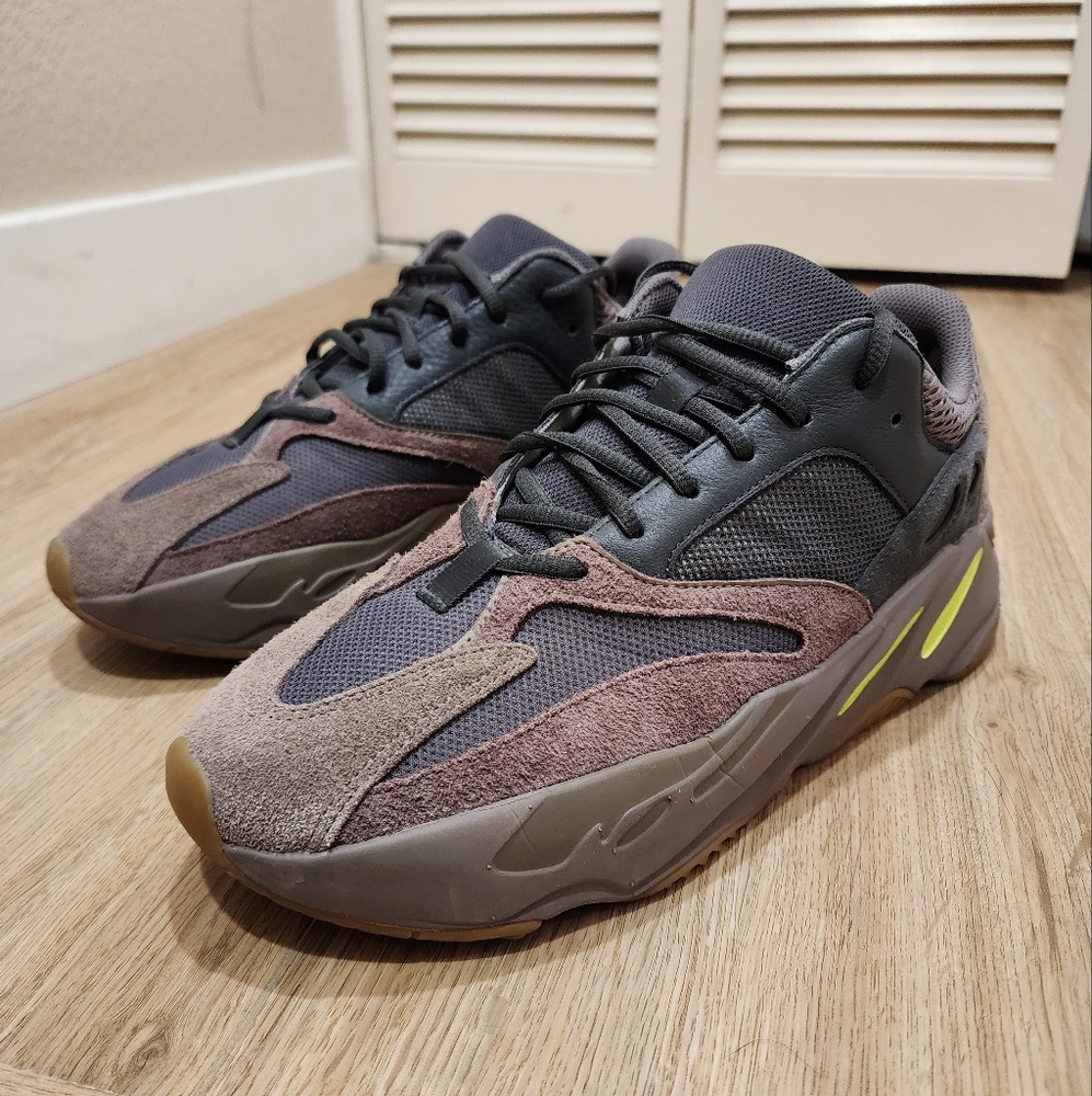 Adidas Yeezy 700 Mauve size 11.5 |Authentic|Like new